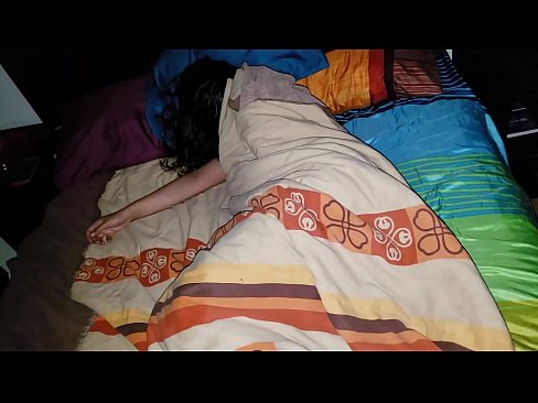 ❤️ Hijastro regañando a su joven madrastra mientras duerme ️ Video de sexo en es.punkbass.ru ❌️